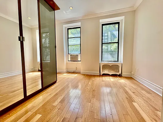 Rented by R New York | media 21