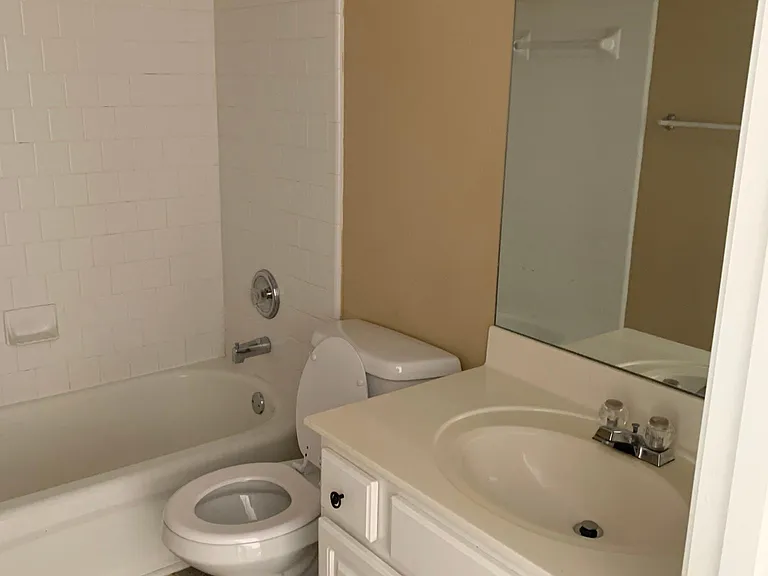 13610 Weycroft Cir — Photo 8