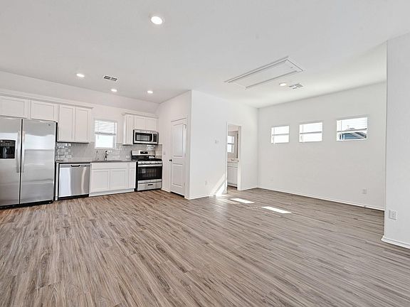 5th image of 139 Rioja Garage Apartment