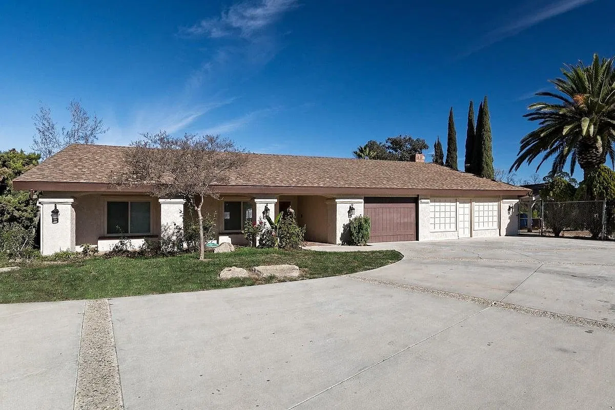 6161 E Los Angeles Ave — Photo 3