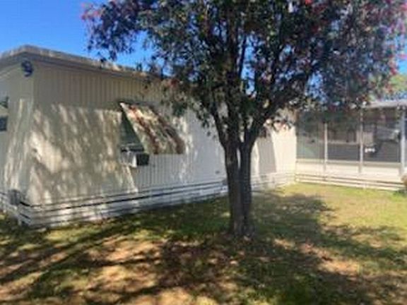 4th image of 10 Pepper Dr