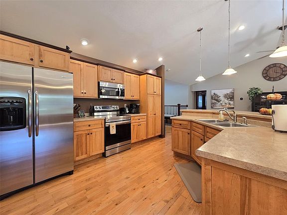 4th image of 910 Scharbillig Court