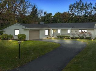 6850 White Pine Dr, Bloomfield Hills, MI 48301