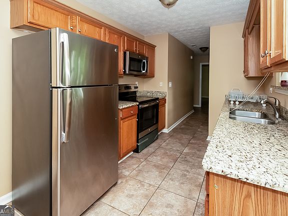 4th image of 685 Nassau St