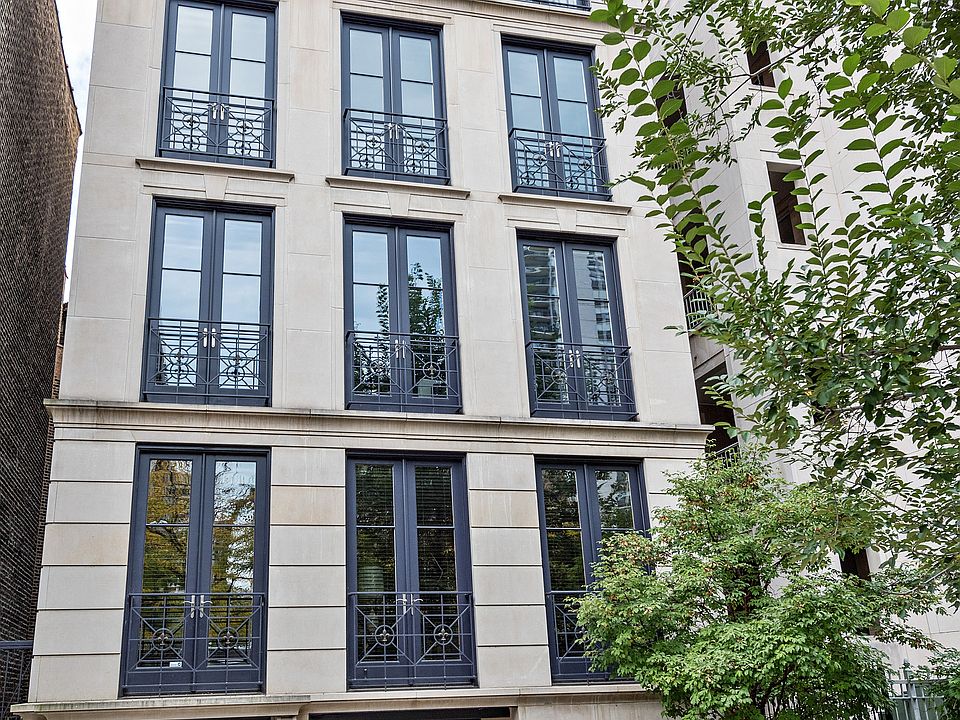 1st image of 1418 N La Salle Blvd APT 2