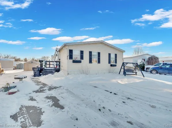 339 Decoy Ln, Lapeer, MI 48446