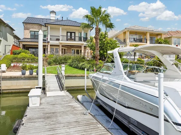 631 Northport Ln, Kemah, TX 77565