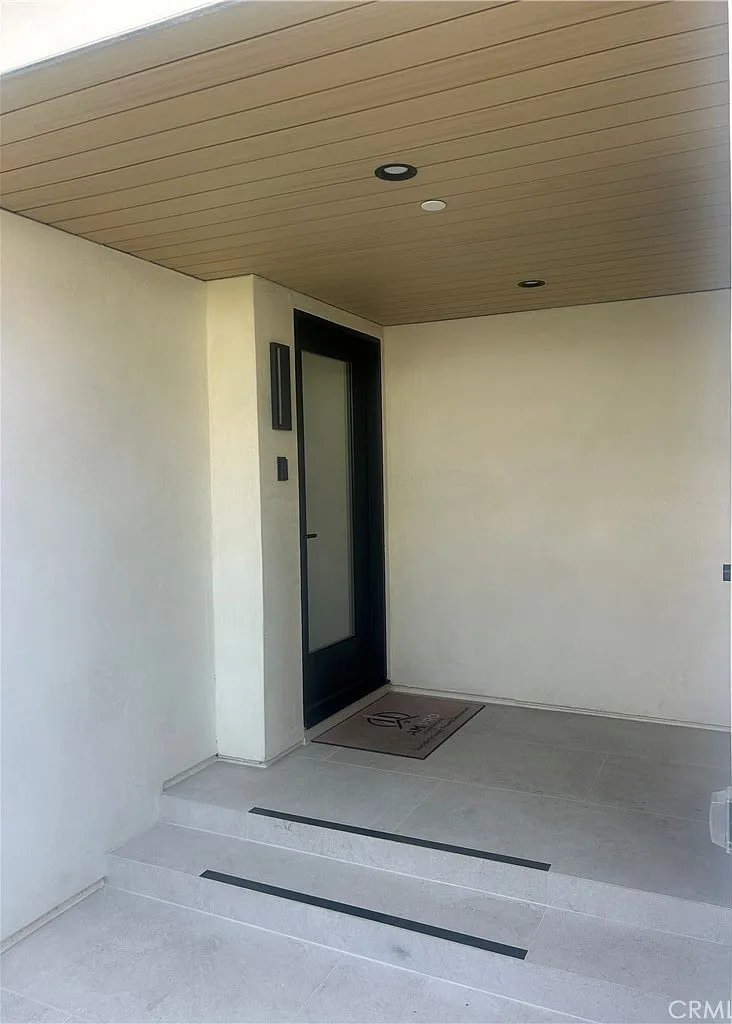 2 bed, 2.5 bath, 1231 sqft, $10,500 — Photo 3
