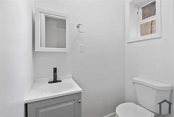 2055 Dickinson St — Photo 11
