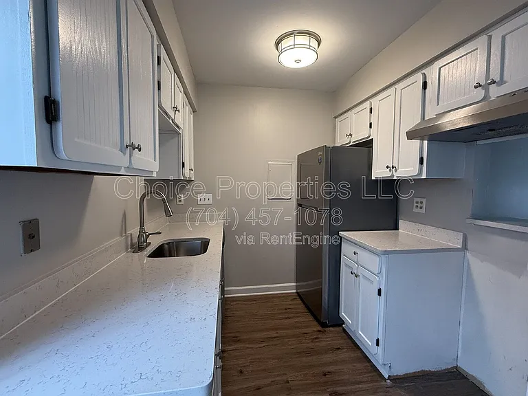 406 W 9th St #303 — Photo 10