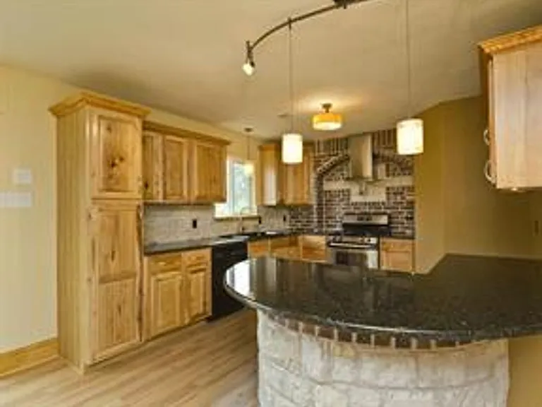 5333 Westminster Dr — Photo 9