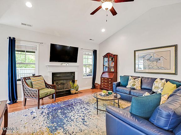 5th image of 320 Craftsman Way