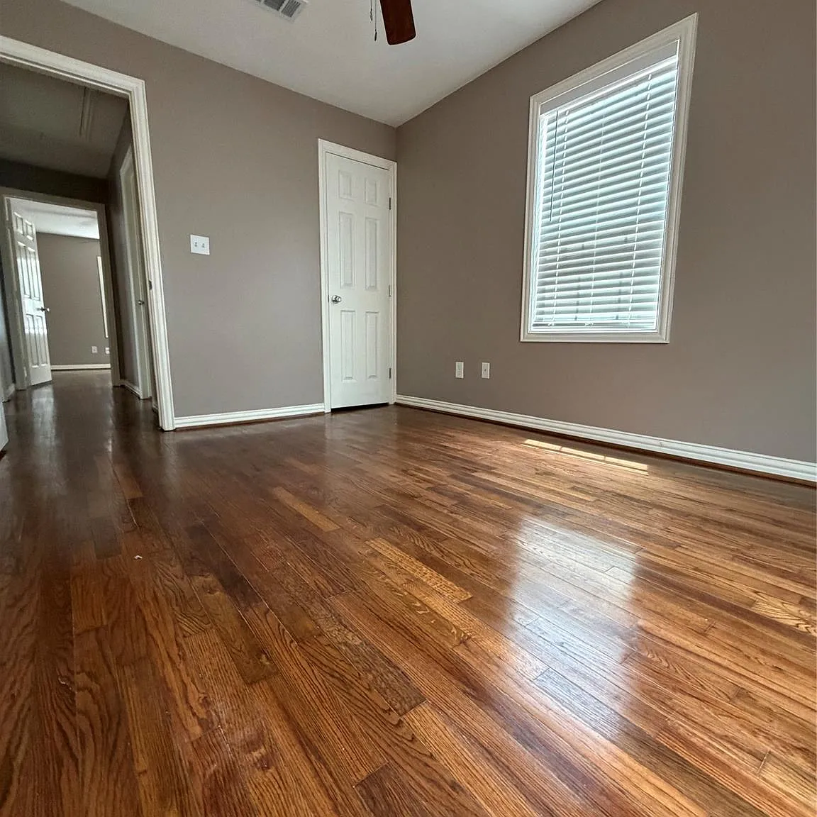 2 bed, 1.0 bath, 777 sqft, $1,300 — Photo 3