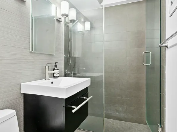 153 East 57th Street image 7 of 7