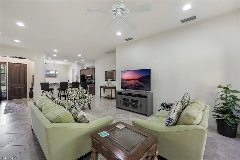 3 bed, 3.0 bath, 1875 sqft, $7,250 — Photo 4