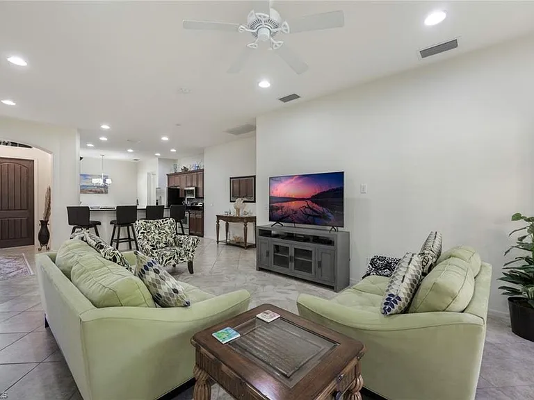 11072 Esteban Dr — Photo 4