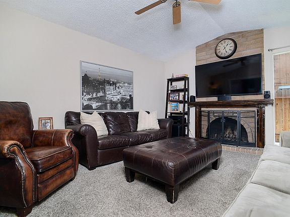 3rd image of 9235 Clendenen Way