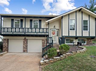 1308 Charing Cross Ln, Ballwin, MO 63021