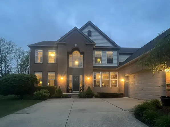 8250 Hummingbird Dr, Ypsilanti, MI 48197