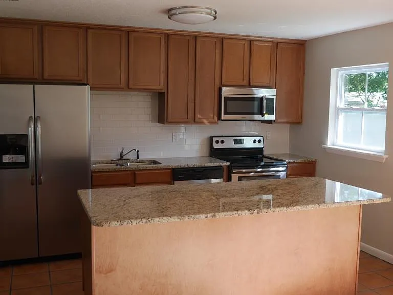 1513 Michigan Ave — Photo 2