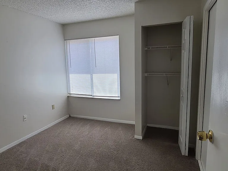 1101 Spring Meadow Dr — Photo 7