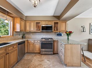 10243 Englewood Dr, Eden Prairie, MN 55347