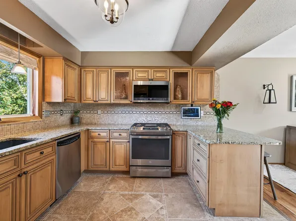 10243 Englewood Dr, Eden Prairie, MN 55347