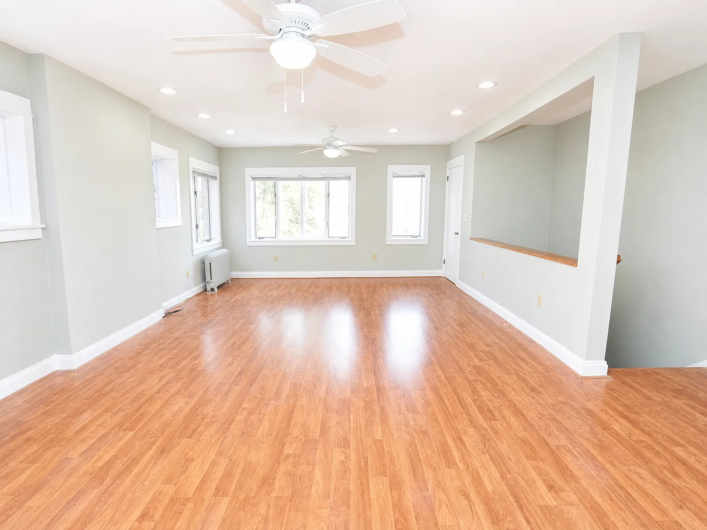 3 bed, 1.5 bath, 1200 sqft, $2,379 — Photo 2