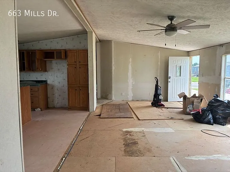 663 E Mills Dr — Photo 16