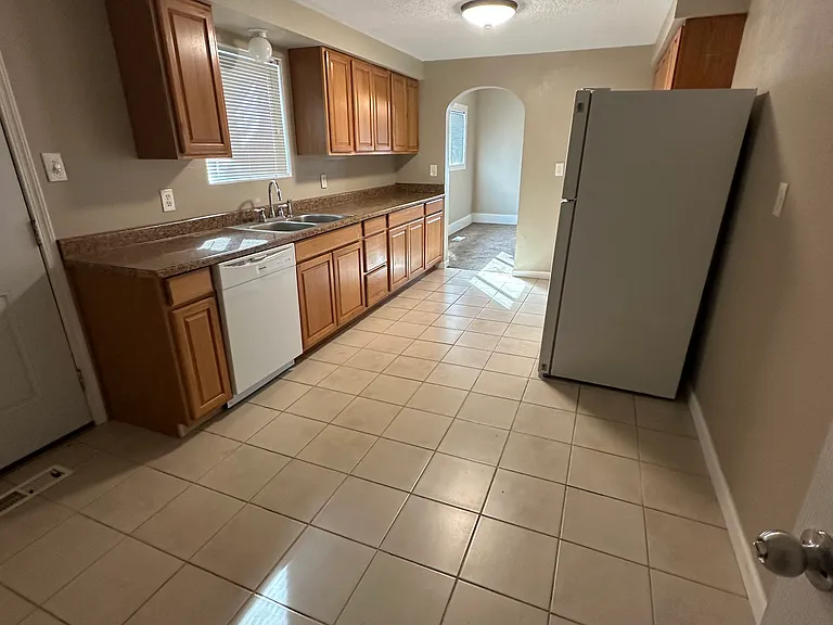 213 Engle Ave — Photo 5