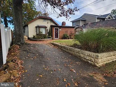 332 S Riverside Dr — Photo 7