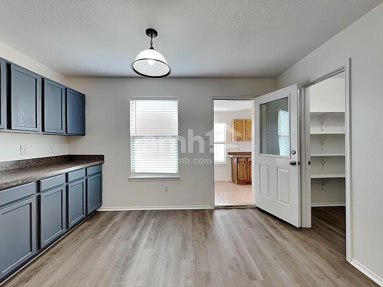506 Azalea Dr — Photo 4