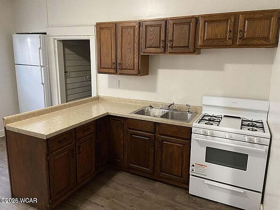 3rd image of 705 W Elm St