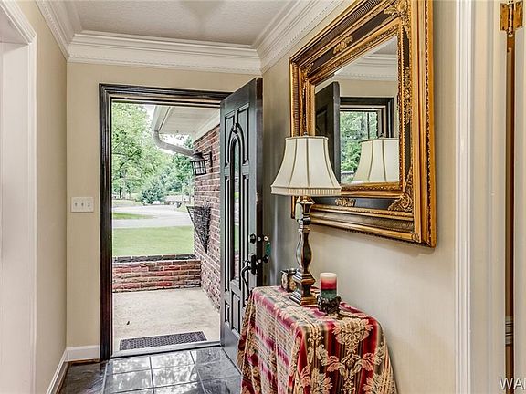 5th image of 3691 Mayfair Dr