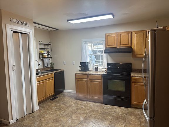 3rd image of 407 E 23rd St