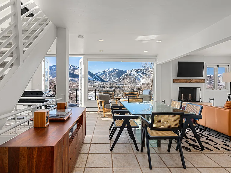 182 Bennett Pl — Photo 2