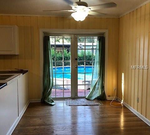 5th image of 214 Deer Park Ave
