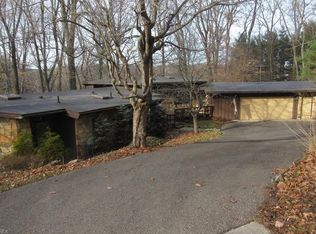 2441 Oak Tree Dr NW, Dover, OH 44622