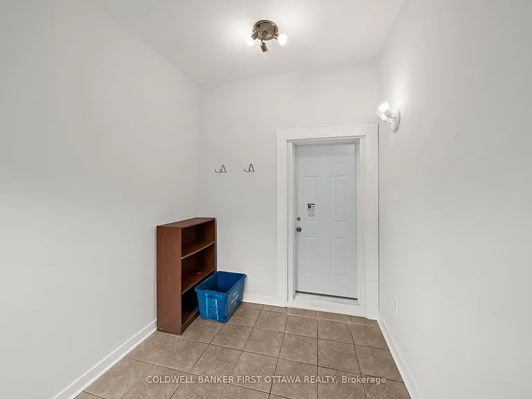176 Rochester St — Photo 16