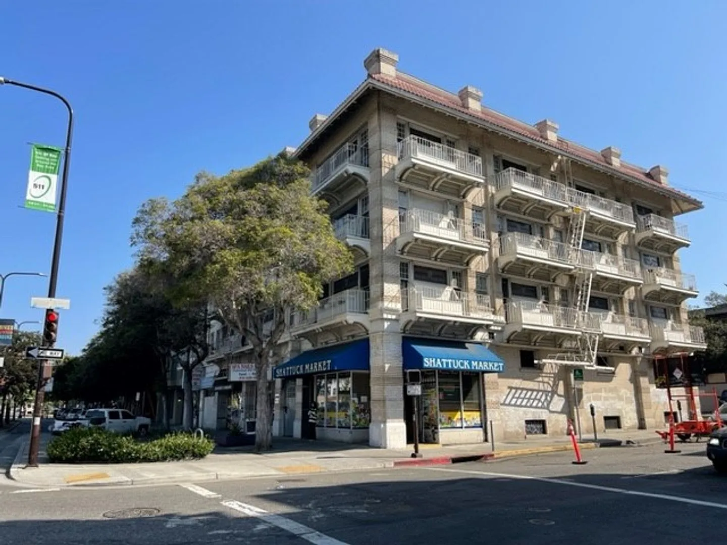 1 Bed 1 Bath- with Hardwood Floors in Downtown Berkeley — Photo 1