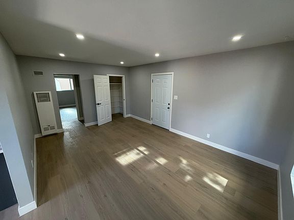 3rd image of 15252 Gresham St #3