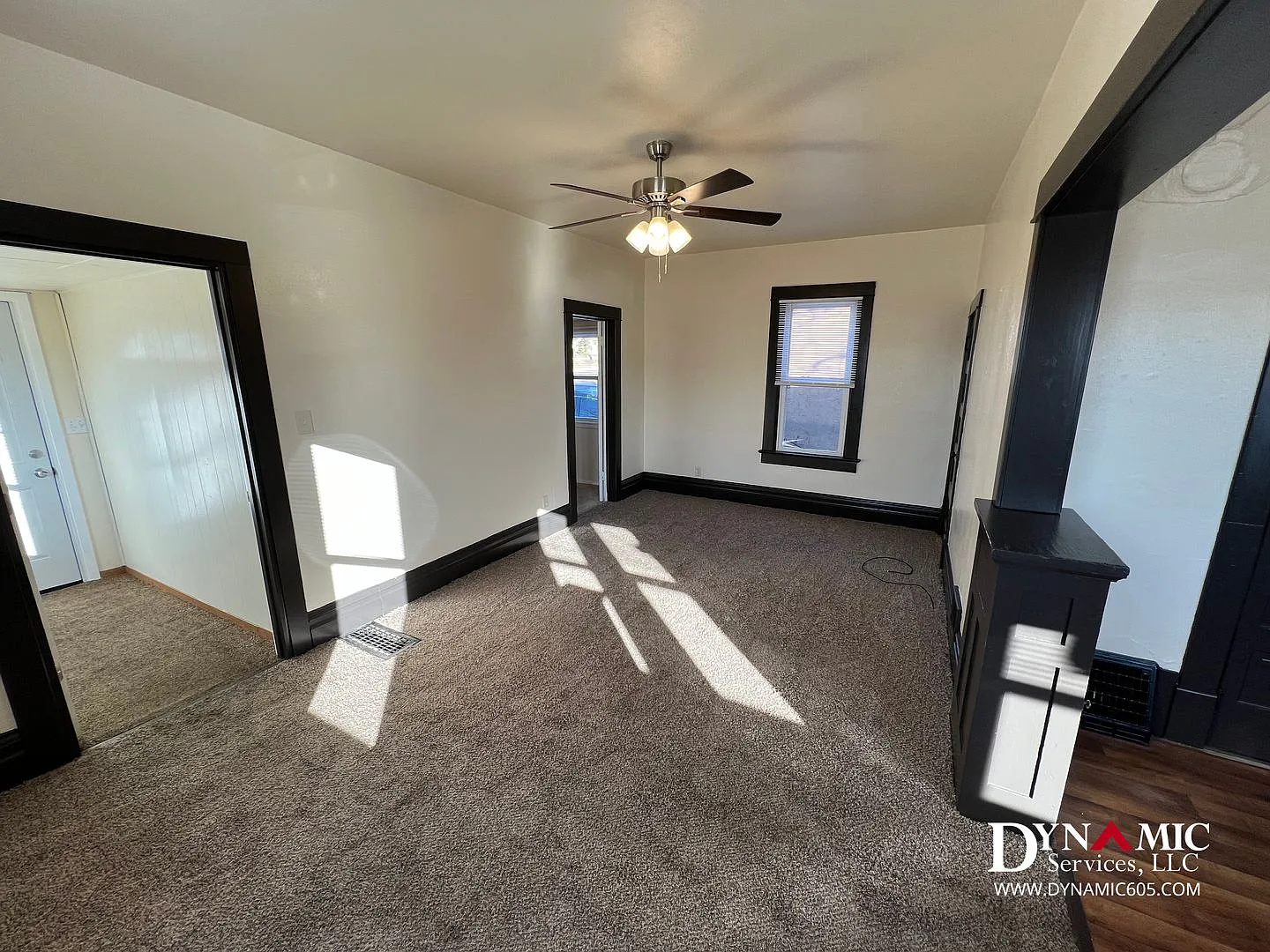 3 Bedroom, 1 Bathroom Single Family House Downtown — Photo 3