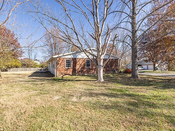 5th image of 209 Cedar Ln