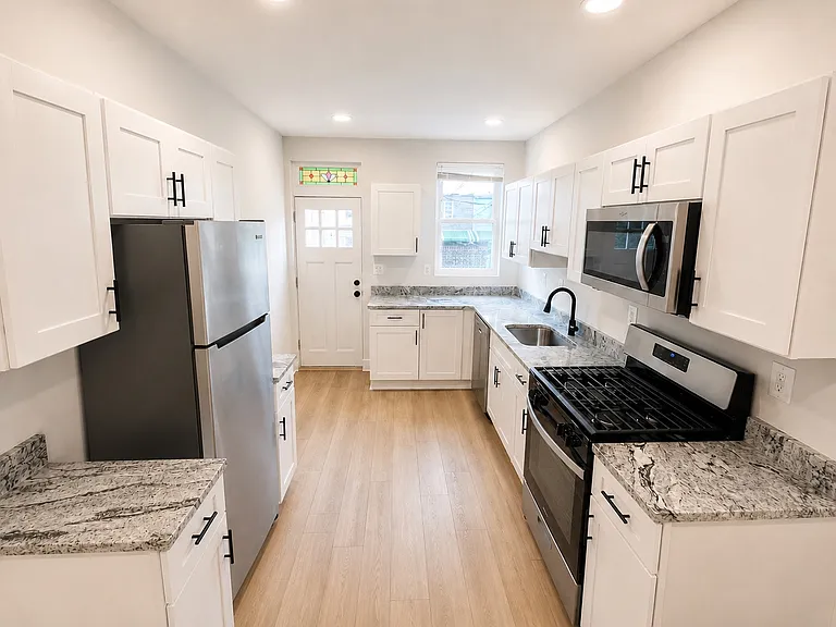 432 Bonsal St — Photo 3