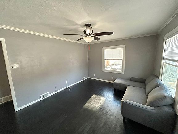 2nd image of 814 Greenwood Dr