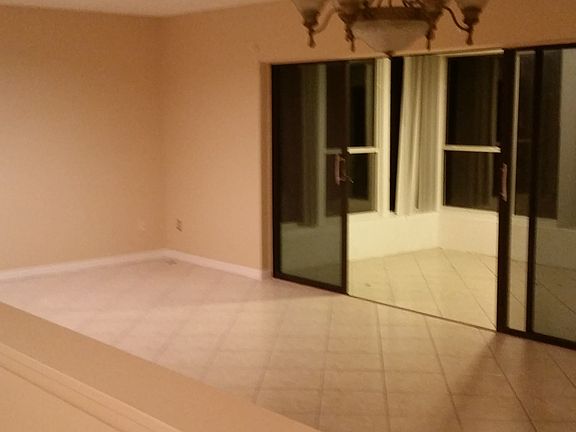 5th image of 115 Slade Dr