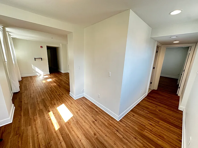 615 W Hancock St — Photo 3