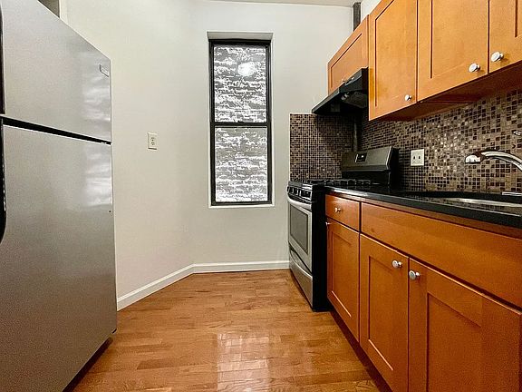 3rd image of 138 W 133rd St #1B