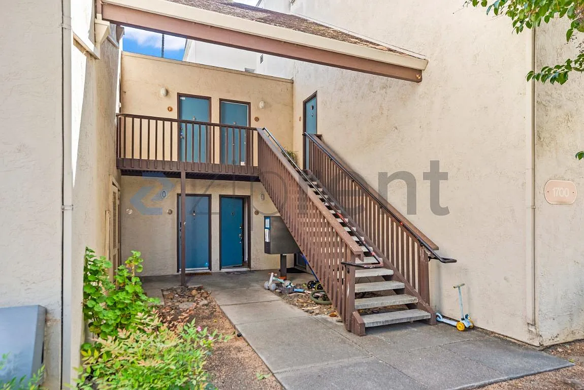 2 bed, 1.5 bath, 1066 sqft, $2,350 — Photo 2