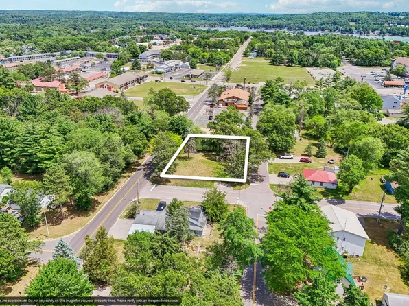 940 Parkway Dr, Wisconsin Dells, WI 53965